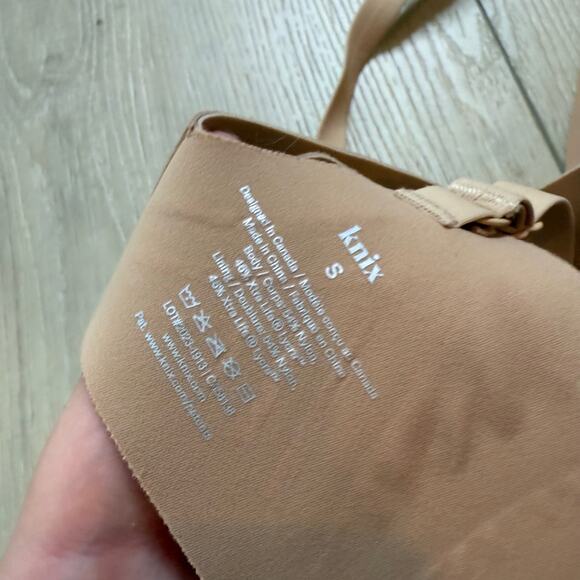 Knix Revolution V-Neck Bra - Picture 3 of 6